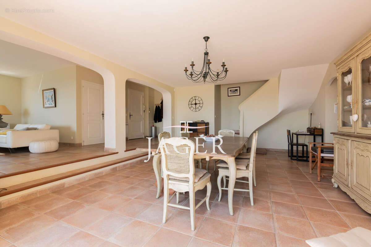 Maison 200 m² à Sainte-Maxime  - photo 8