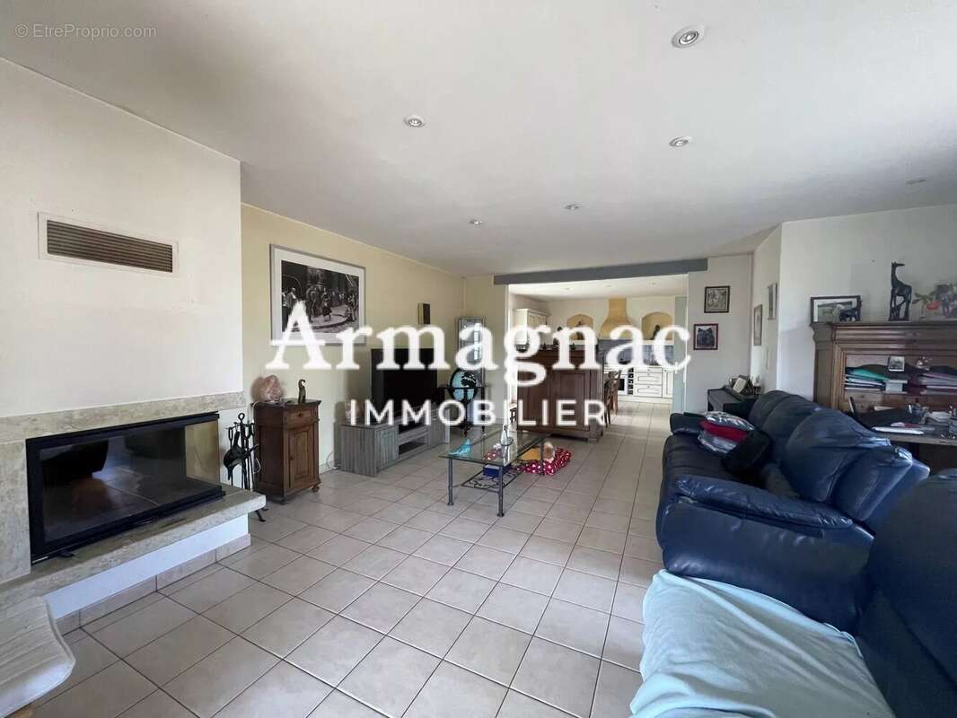 Maison à VIC-FEZENSAC