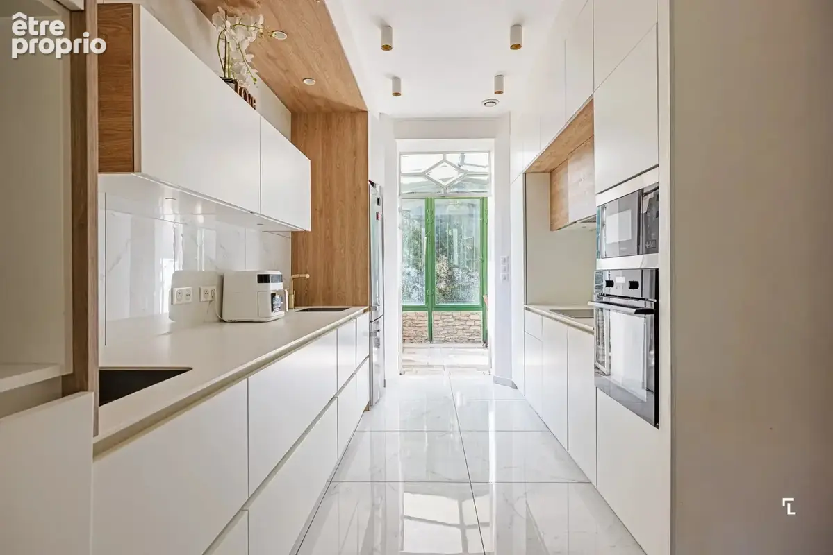 L’INSOUPÇONNÉE - Maison T7 de 325m2 - Jardin - 13008  Carré d'or - photo 10