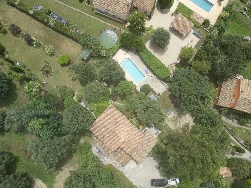 Maison à CHATEAUNEUF-GRASSE