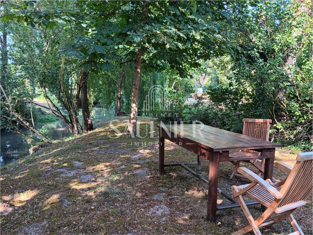Entre Montrichard et Saint-Aignan - Moulin avec dépendances et étang. - photo 15