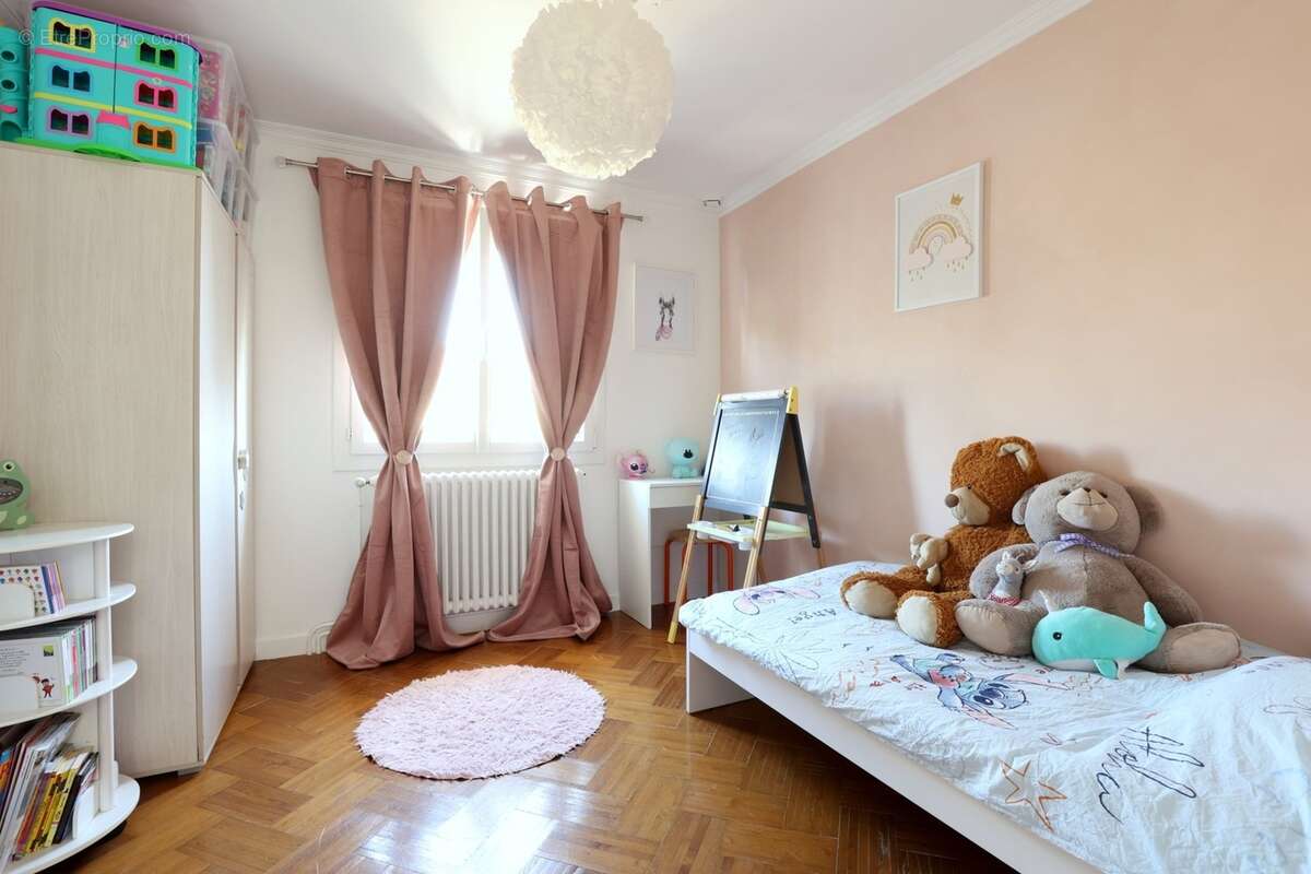 Maison à vendre 6 pièces avec garage en sous sol et jardin plat SAINT MARTIN SUR LE PRE (51) - photo 9