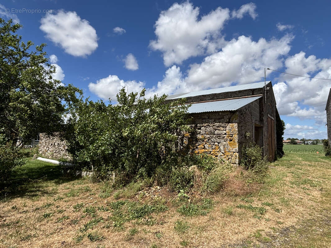 Maison à LES LANDES-GENUSSON
