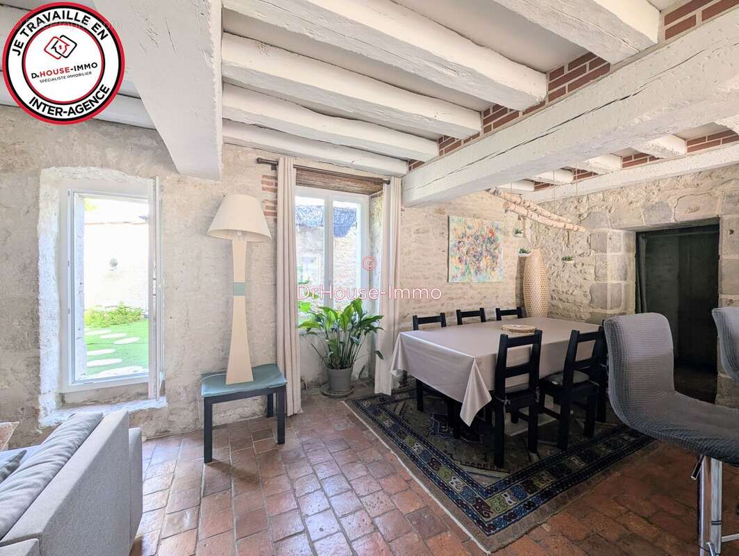 Maison 157 m² à Baccon  - photo 2