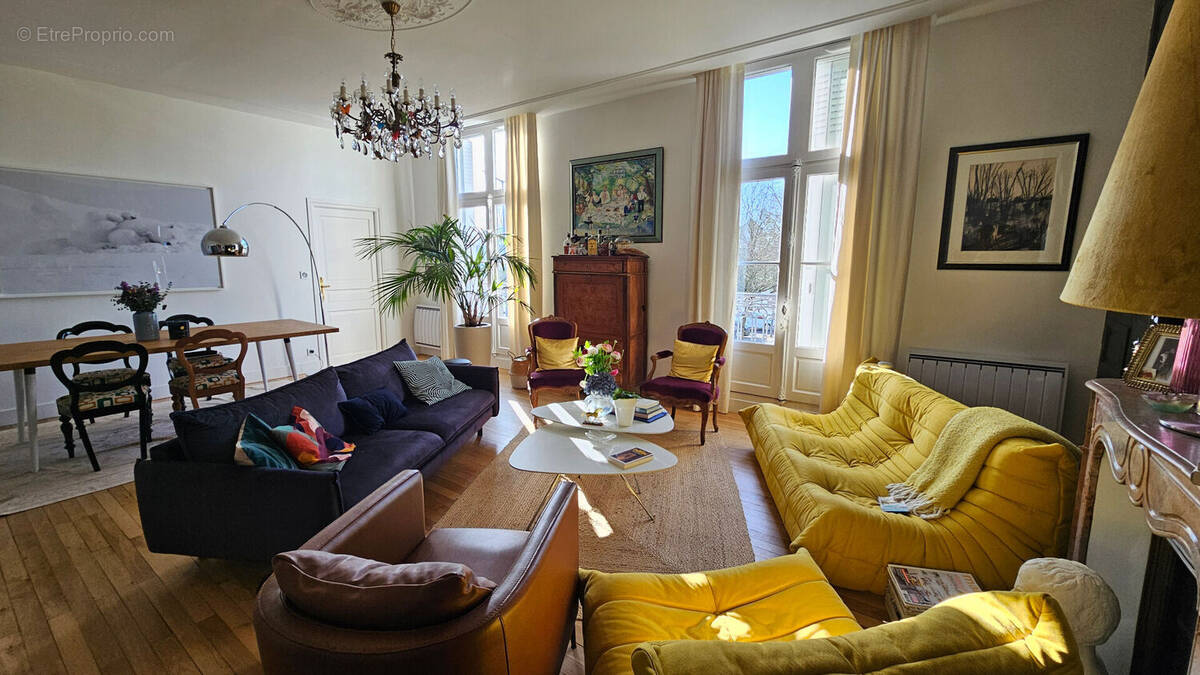 Appartement à SAINT-CYR-SUR-LOIRE