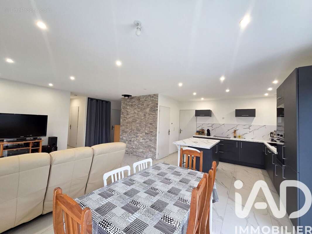 Photo 2 - Maison à SAINT-SIMEON-DE-BRESSIEUX