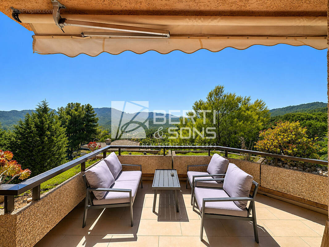 Appartement à MANDELIEU-LA-NAPOULE