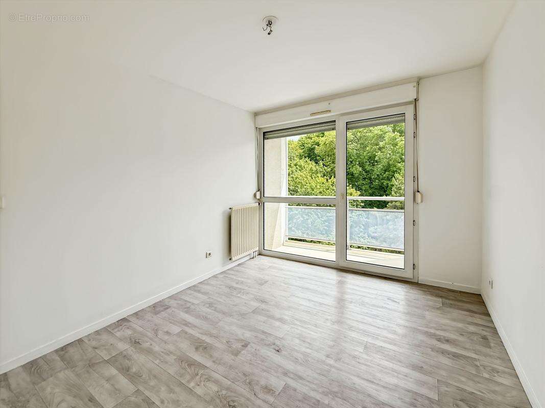 Appartement À Vendre T4 de 73 m2 avec Balcon et BOX à REIMS - photo 11