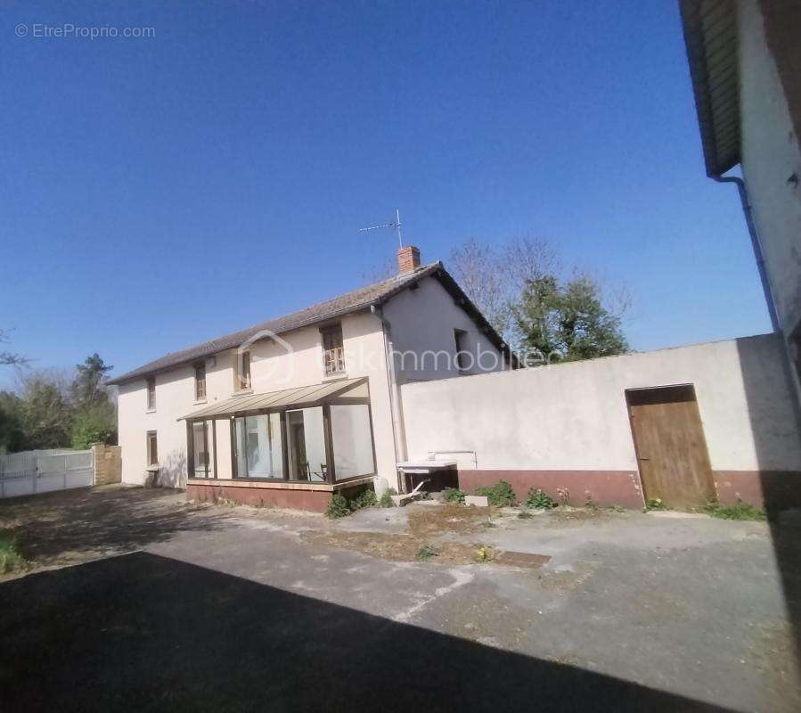 Charmante longère sur un terrain de 9900 m² - Un havre de paix à 30 minutes de Reims - photo 2