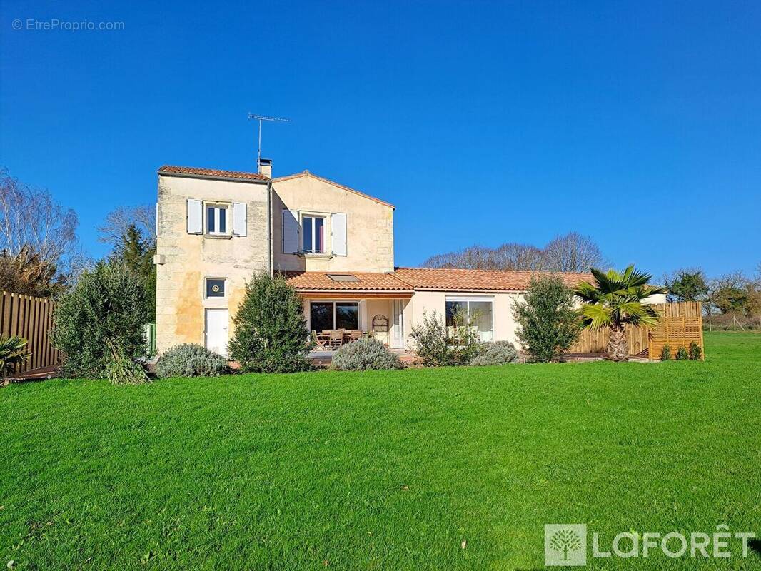 Maison à CHERMIGNAC