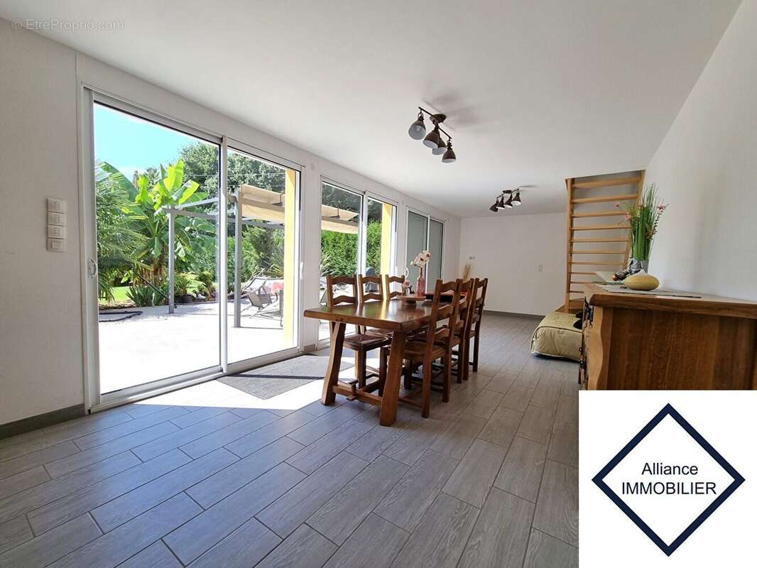 Maison à SAINT-MEEN-LE-GRAND