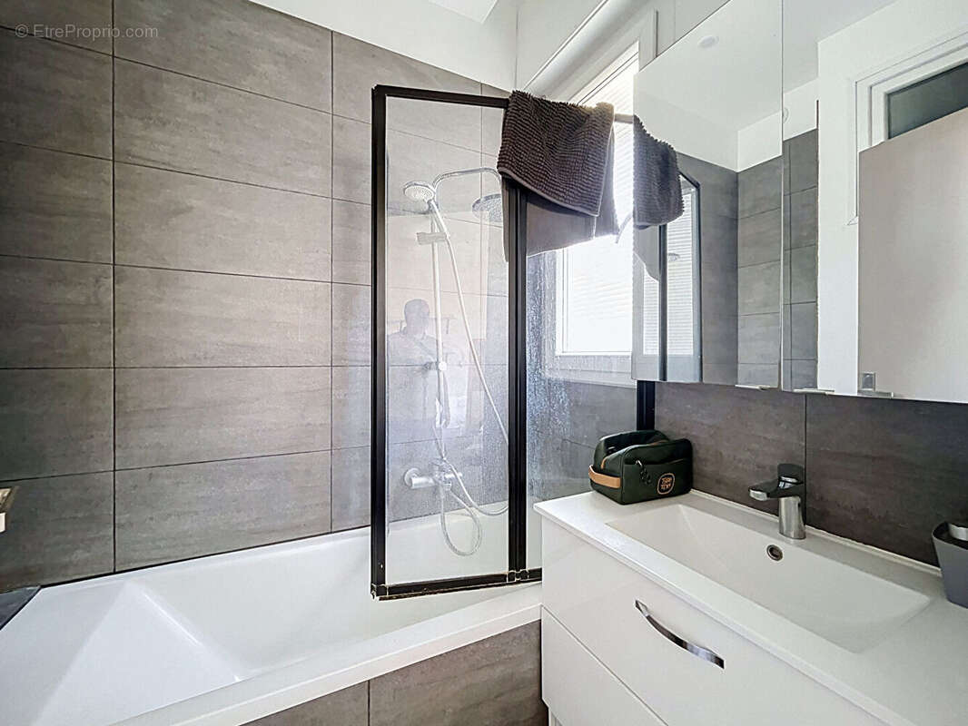 Appartement à MARSEILLE-4E
