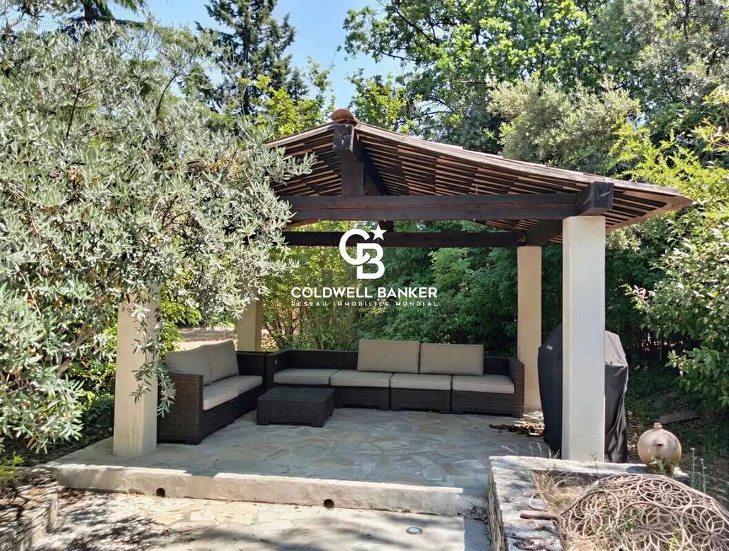 Maison de charme de plain-pied au cœur d'un parc d'oliviers de 5 030 m² - photo 10