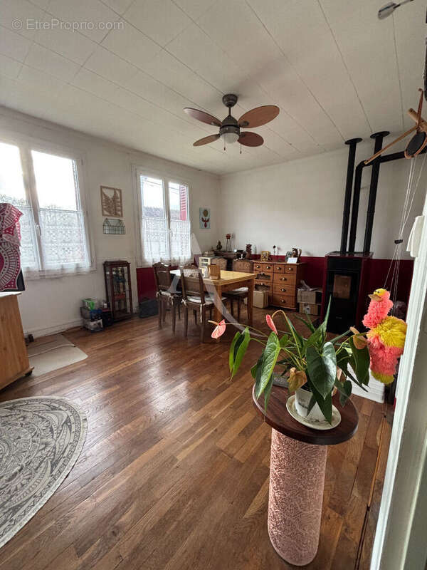 Maison à DUN-LE-POELIER