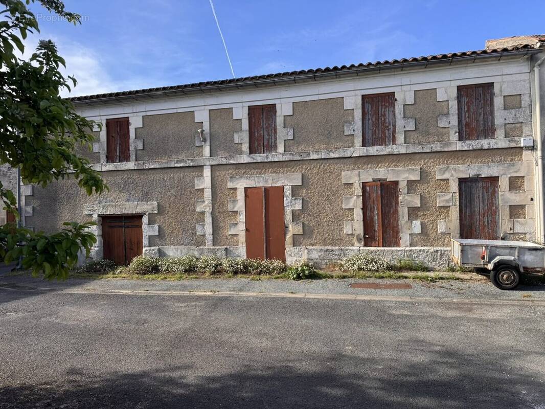 Maison à SAINTES