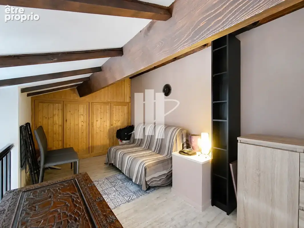 Boulouris - dernier étage - appartement rénové avec mezzanine et garage - photo 8