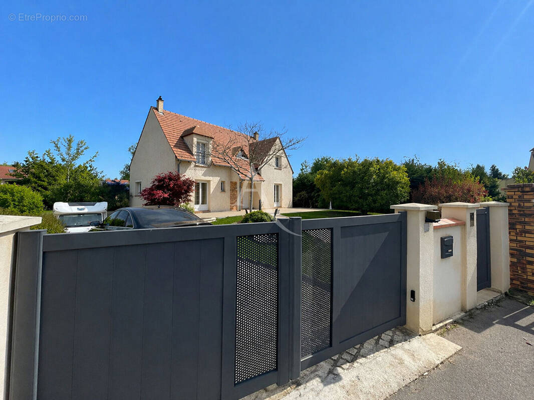 Maison à GRISY-SUISNES