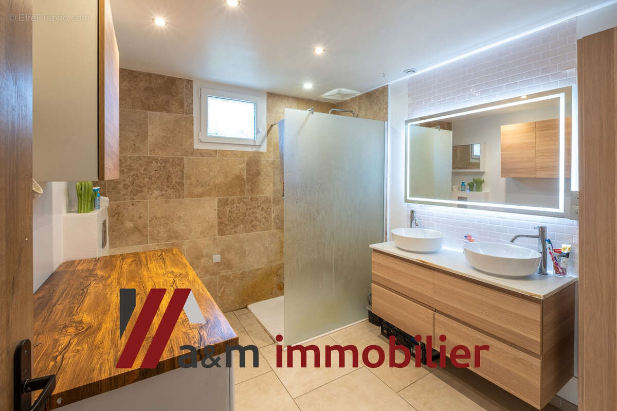 Maison à CHATEAUNEUF-LES-MARTIGUES