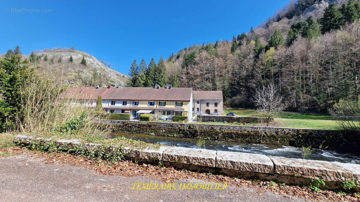 Maison à BOURG-DE-SIROD