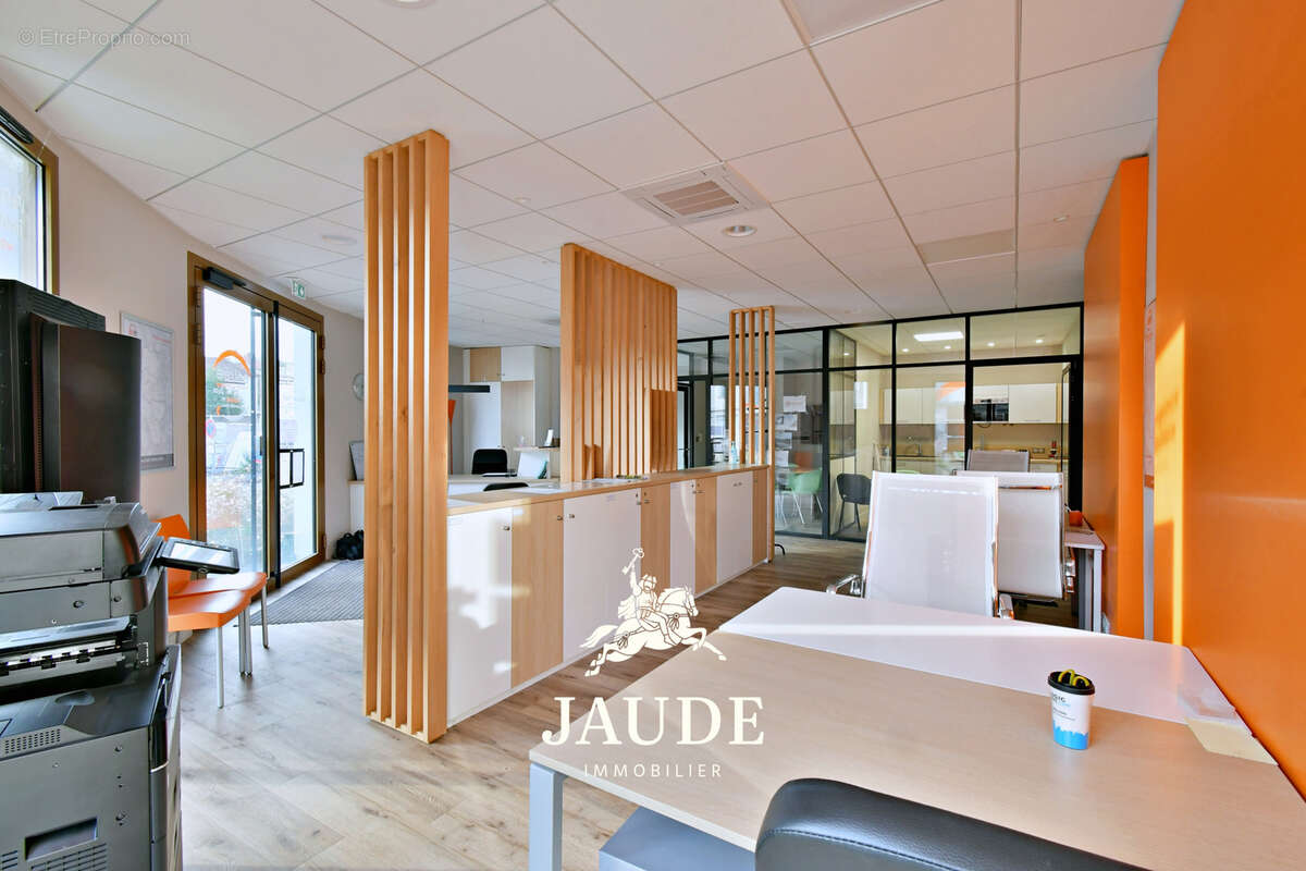Local commercial ou Bureaux - 95m2 Quartier REGENSBURG -SALINS à Clermont Ferrand - photo 2