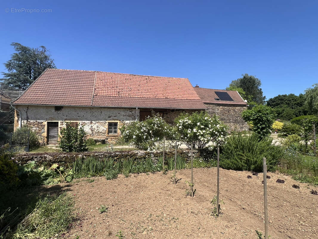 Maison à CHAROLLES