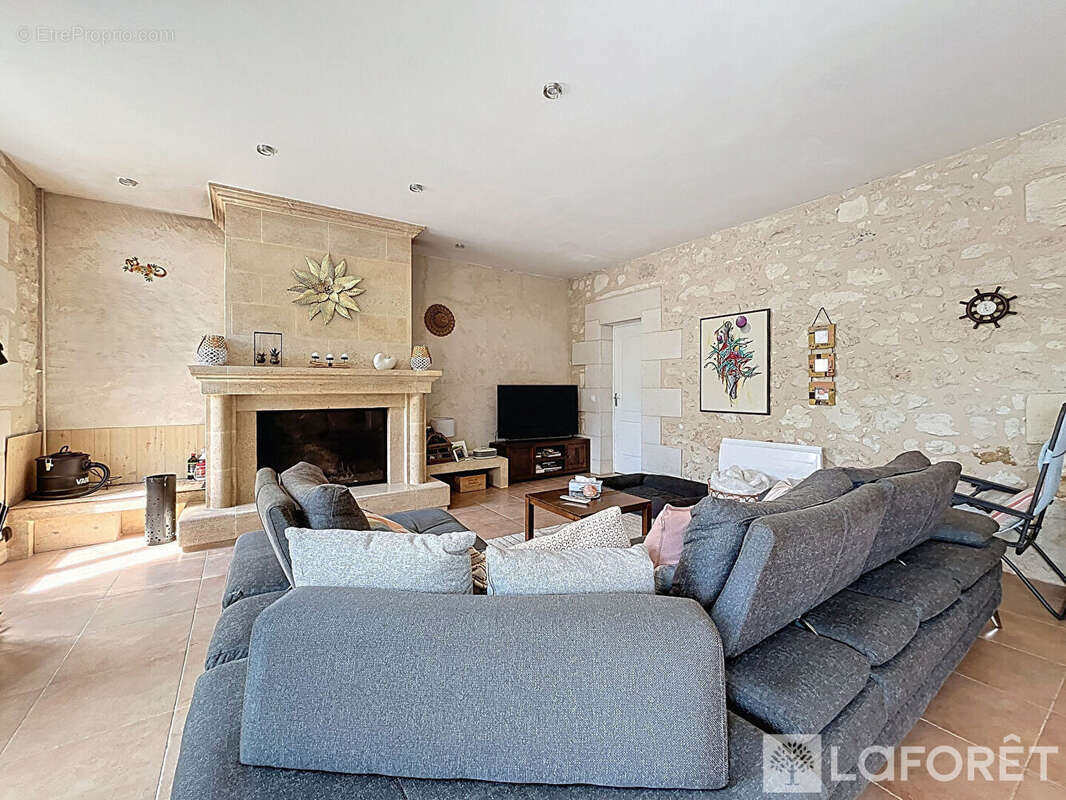 Maison à SAINT-ROMAIN-LA-VIRVEE