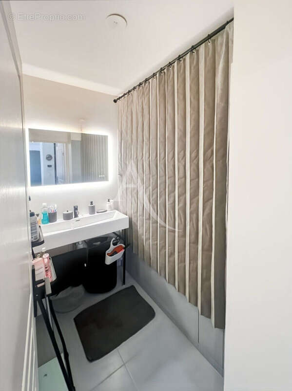 Appartement à LA GARENNE-COLOMBES