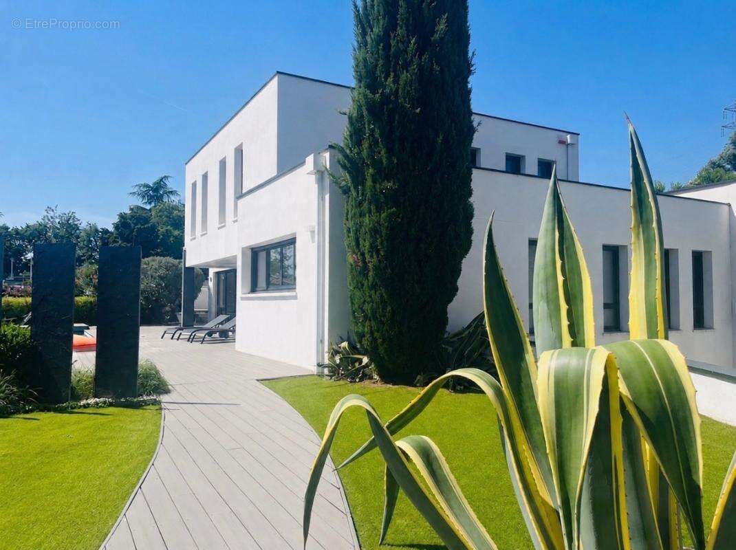 Villa contemporaine à Balma 210 m2, avec piscine et jacuzzi - photo 2