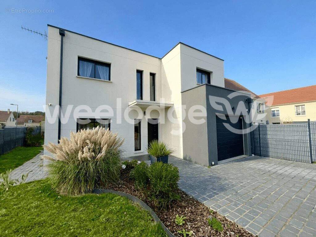 Maison à JOUY-LE-MOUTIER