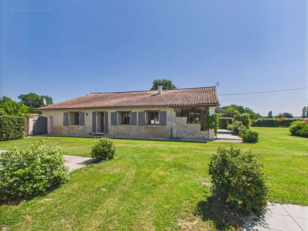 Maison à AUBETERRE-SUR-DRONNE