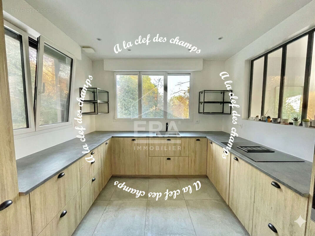 Maison à SAINT-REMY-LES-CHEVREUSE