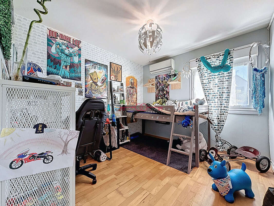 Maison à LIVRY-LOUVERCY