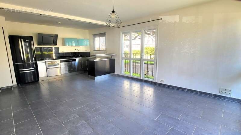 Investissement locatif clé en main – 2 pièces avec jardin, parking et cave à Yerres - photo 2