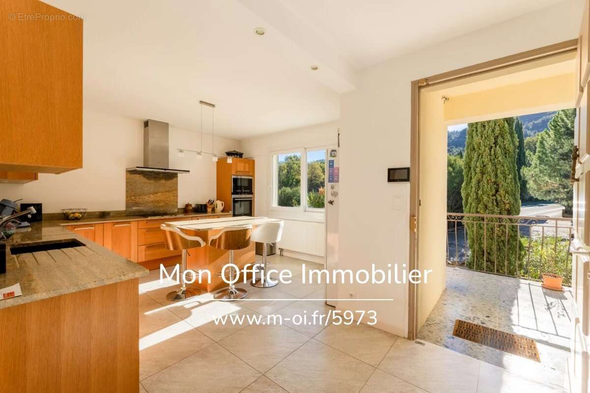 Maison à SIMIANE-COLLONGUE