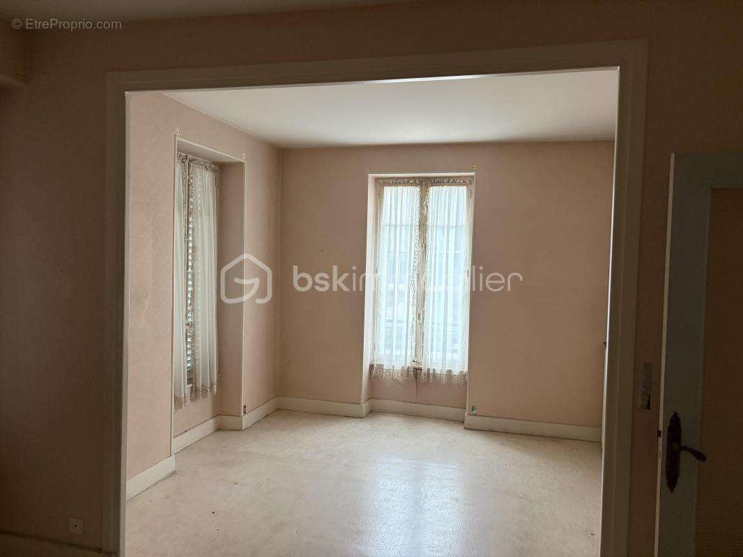 Immeuble 155 m² – Local commercial + 3 appartements – La Bourboule – 285 000 € FAI - photo 12