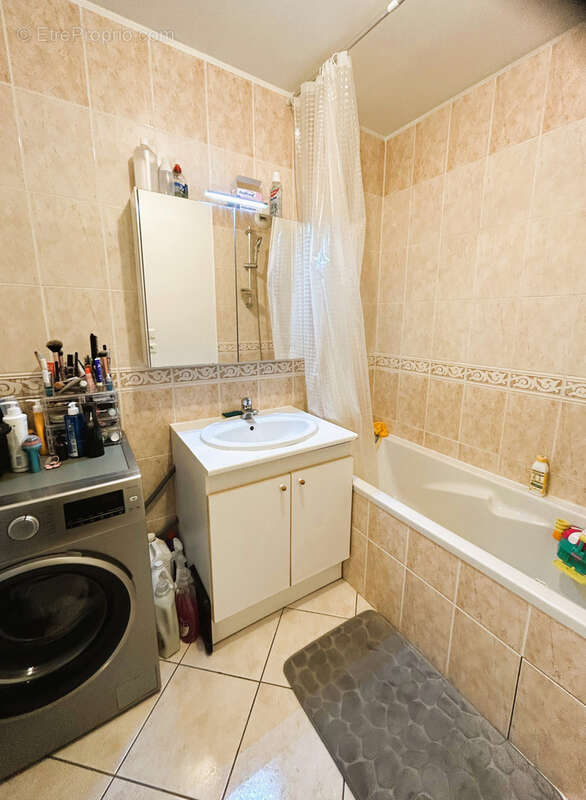 Grand appartement f3 duplex en residence securisee avec balcon et garage box vendu loue - photo 3