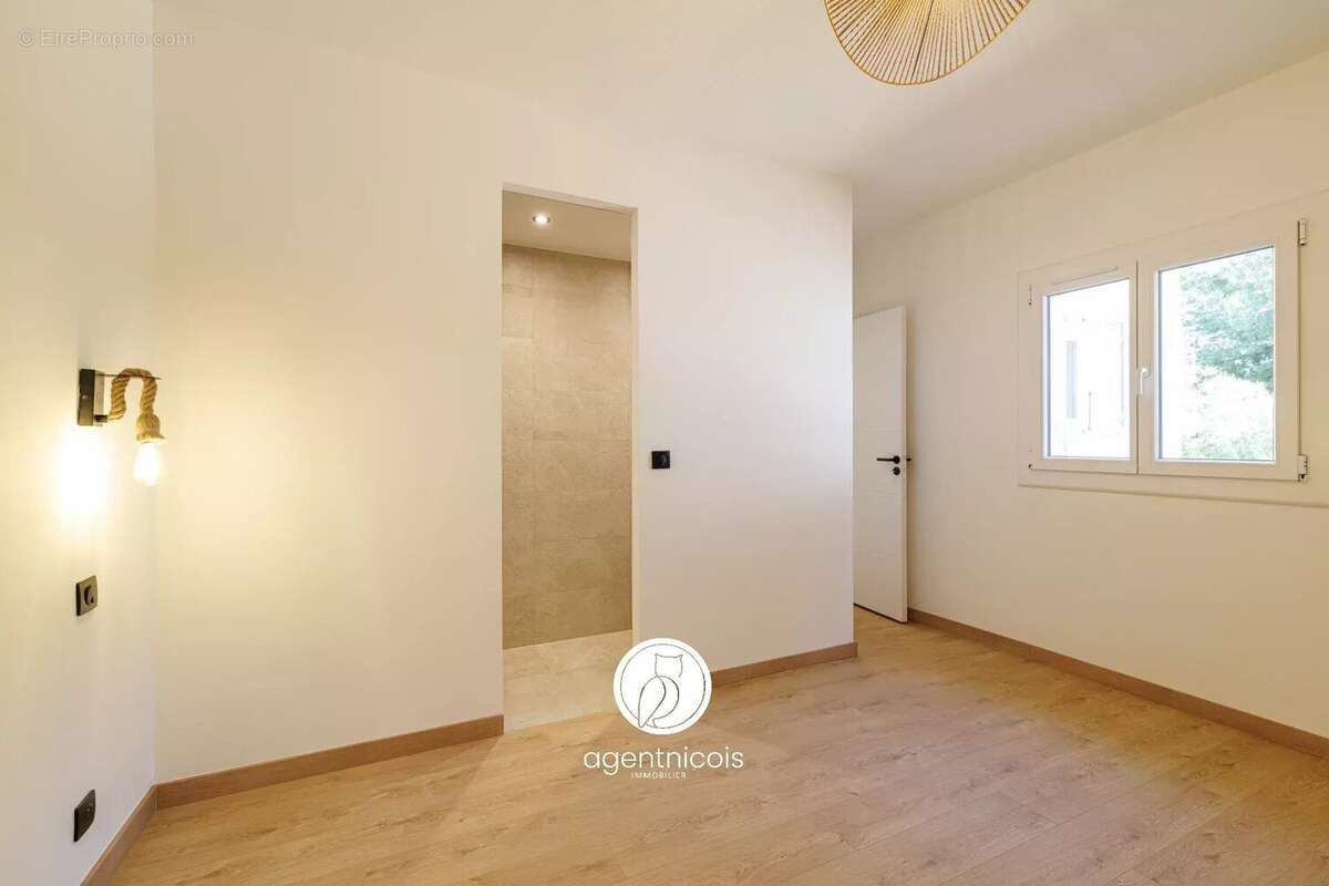 Appartement à SAINT-LAURENT-DU-VAR