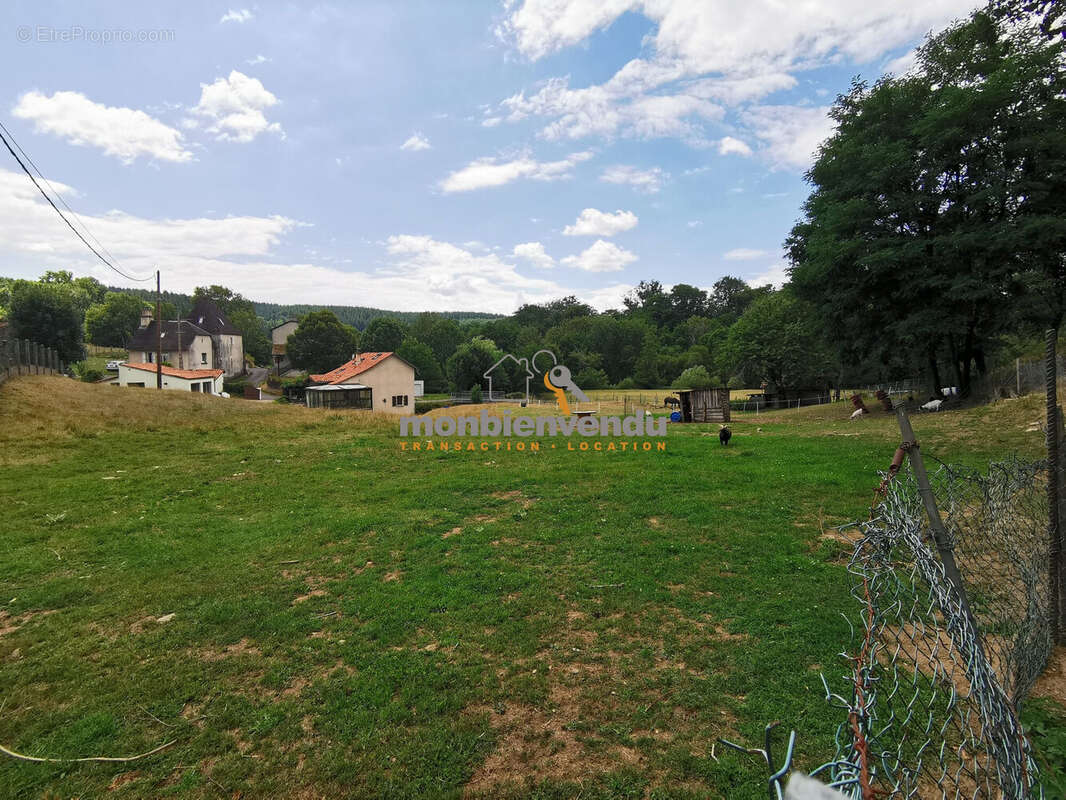 Terrain à ARPAJON-SUR-CERE