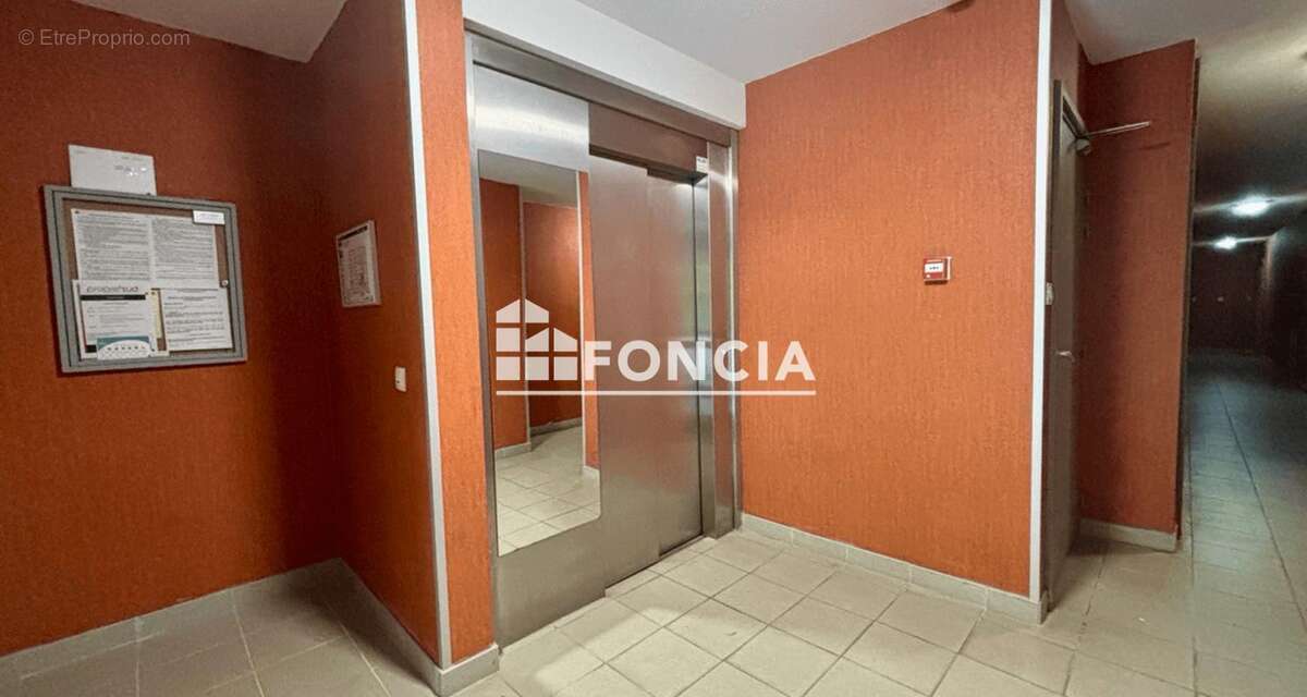 LEPIC / Parc Montcalm –T3 avec terrasse, climatisation, ascenseur et parking – Quartier Lepic - photo 7
