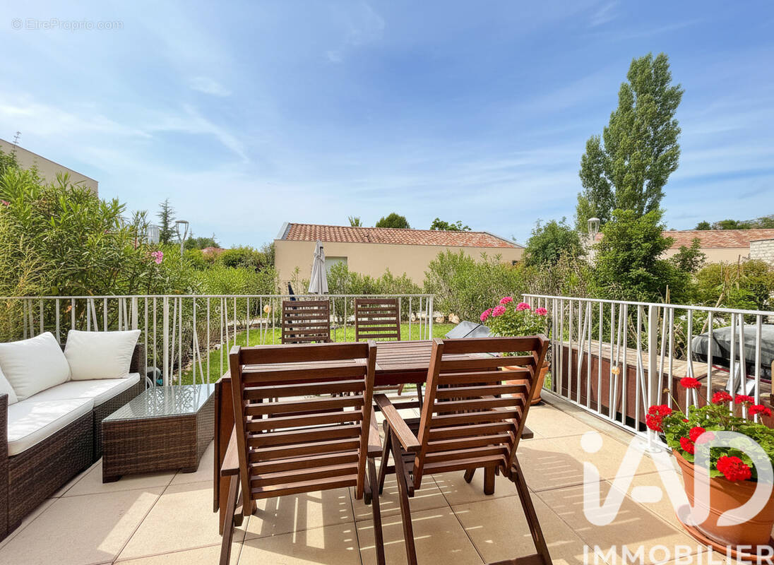 Photo 1 - Appartement à CHATEAUNEUF-LE-ROUGE