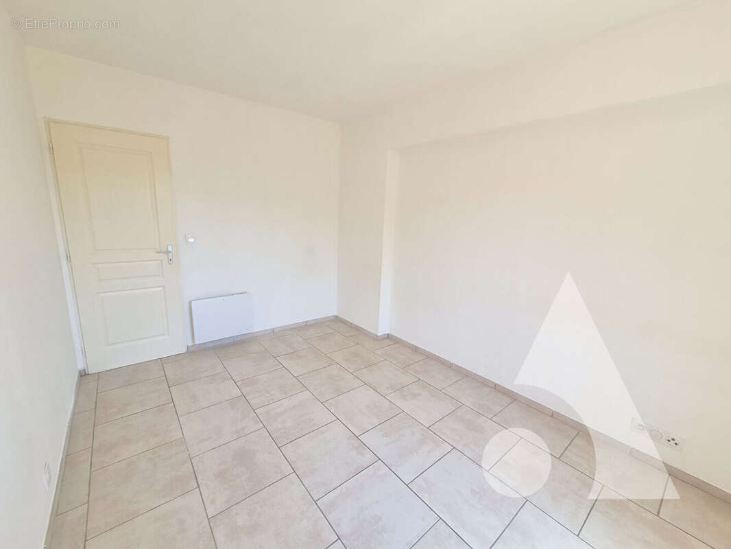 SILLANS-LA-CASCADE ? Maison de plain-pied de 88 m² sur terrain de 1.500 m² ? 282.000 - photo 12