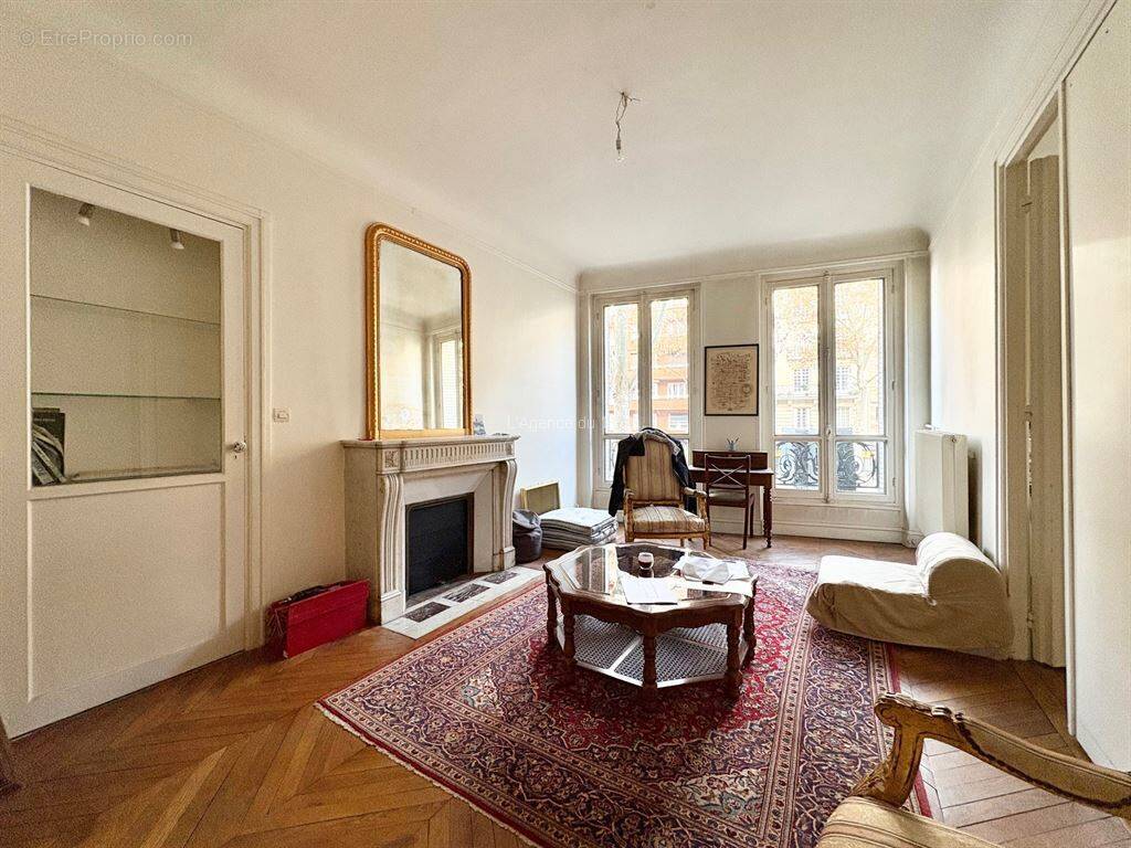 Appartement à PARIS-15E
