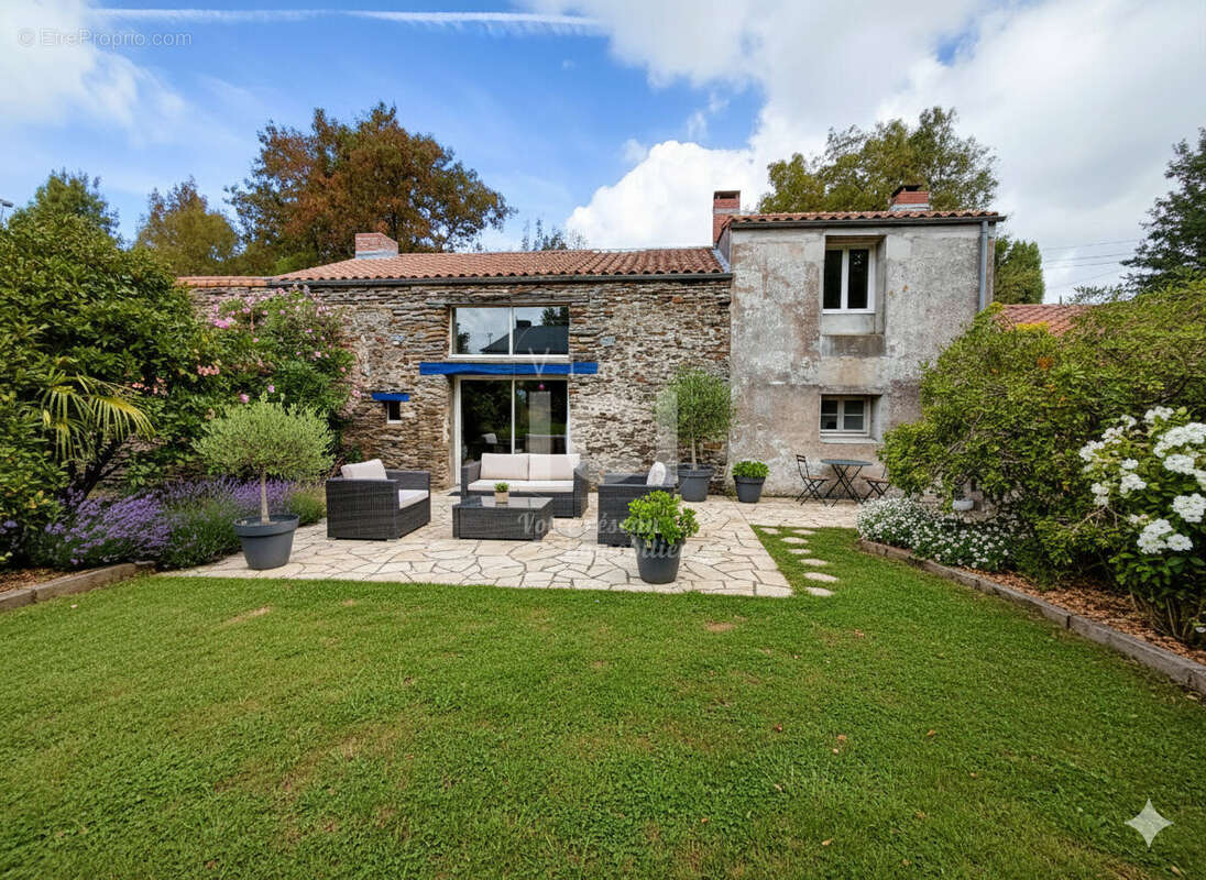 Maison à SAINTE-LUCE-SUR-LOIRE
