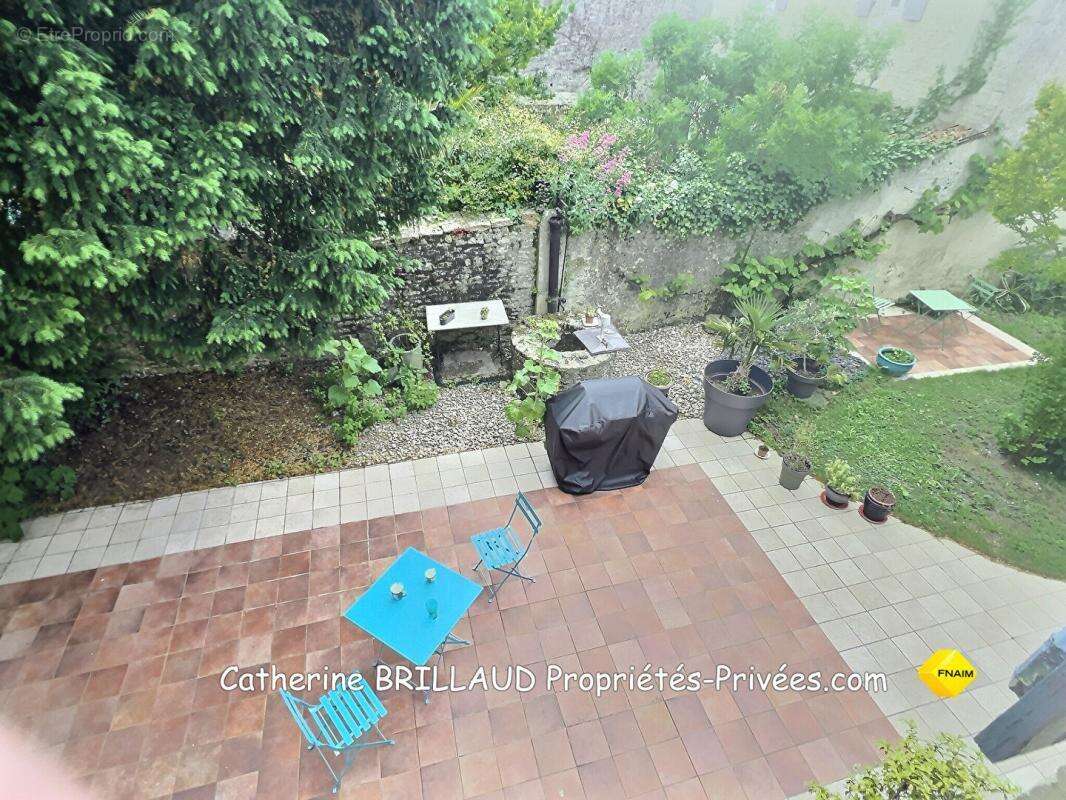 Maison à CHAMPAGNE-LES-MARAIS