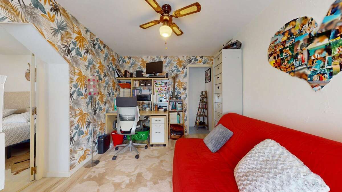 A VENDRE : Maison 6 pièces avec cour et jardin  ( à 20 mins de REIMS via l'autoroute A34) - photo 10