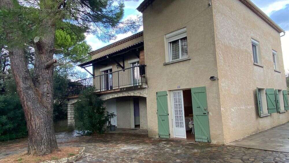 Maison à SAINT-HILAIRE-DE-BRETHMAS