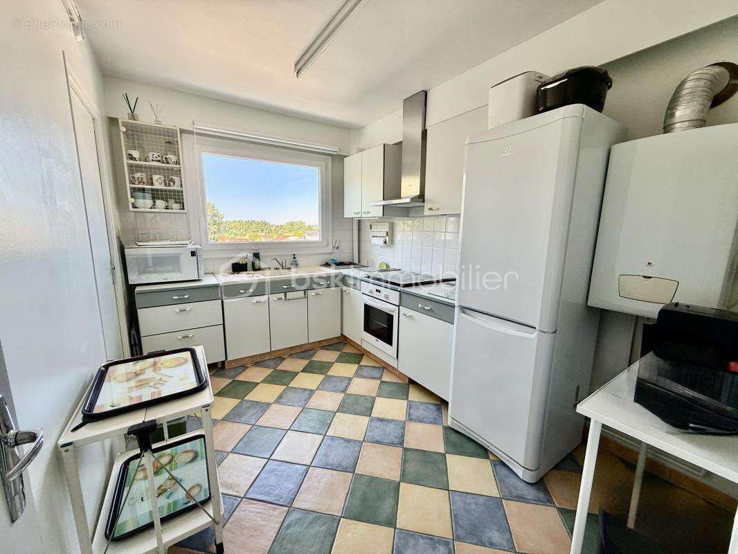 Appartement lumineux cinq pièces avec balcon, garage et cave - ROYAN à 10 minutes à pied de la plage de Pontaillac et du pigeonn - photo 6