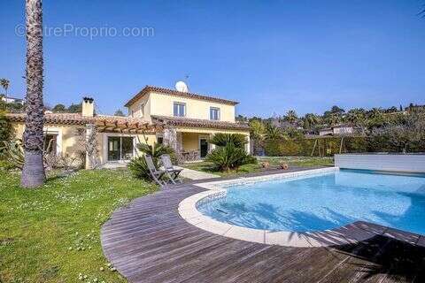 Maison à MOUGINS