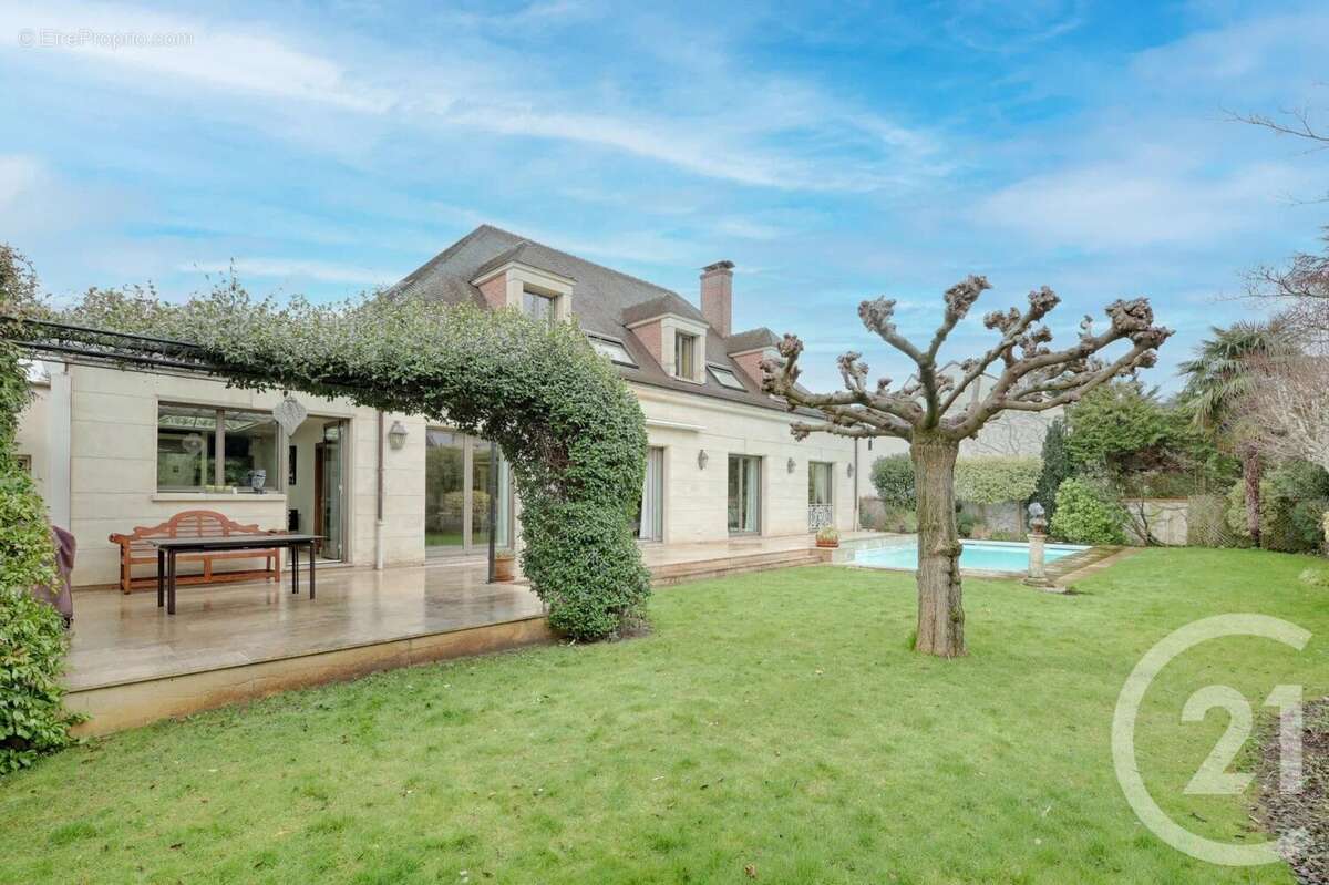 Maison à SAINT-MAUR-DES-FOSSES