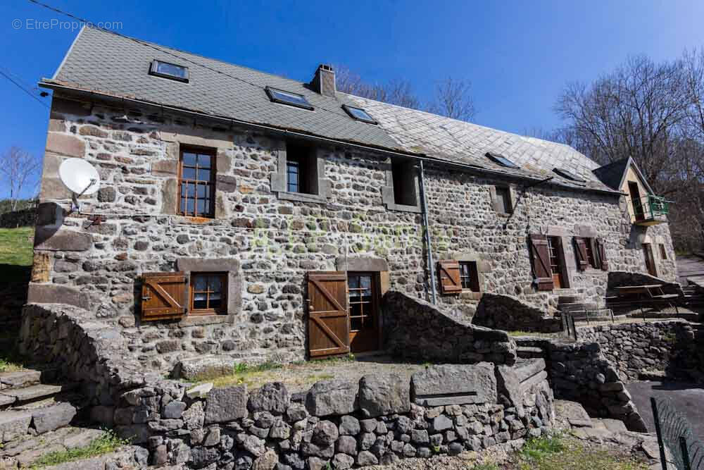 Appartement à CHAMBON-SUR-LAC